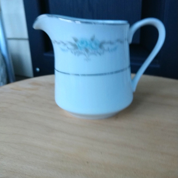 Style House Fine China Corsage Pattern - Picture 11 of 11